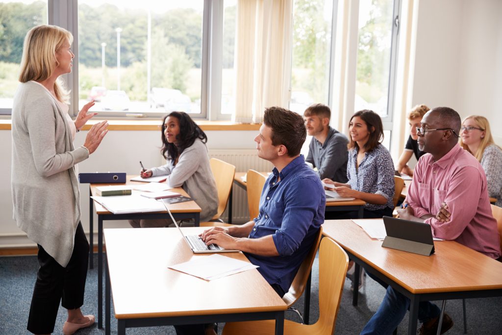 Students study Spanish in the classroom.