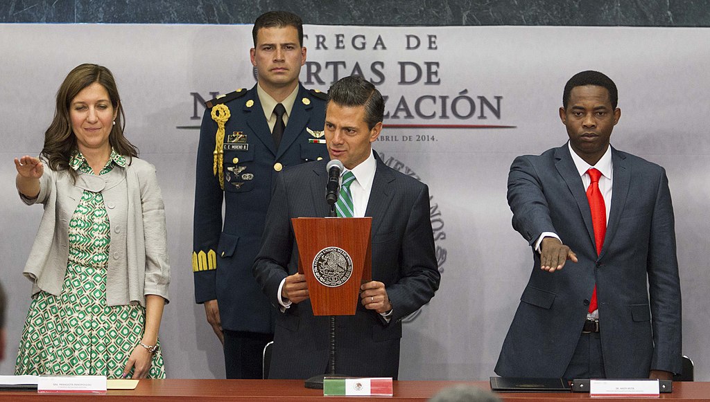 Foreigner can get citizenship to Mexico.